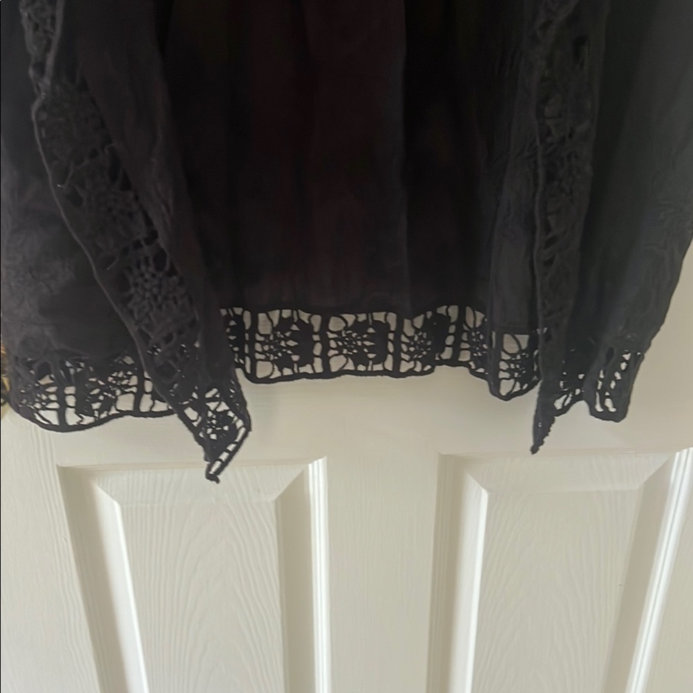 Elegant Black Lace Women's coverup - Picture 4 of 6
